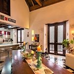 Casa San Pedro - Exclusive 3BR Colonial Apt in Centro Historico by Huespedia