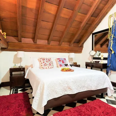 Casa San Pedro - Exclusive 3br Colonial In Centro Historico By Huespedia