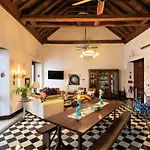 Casa San Pedro - Exclusive 3BR Colonial Apt in Centro Historico by Huespedia